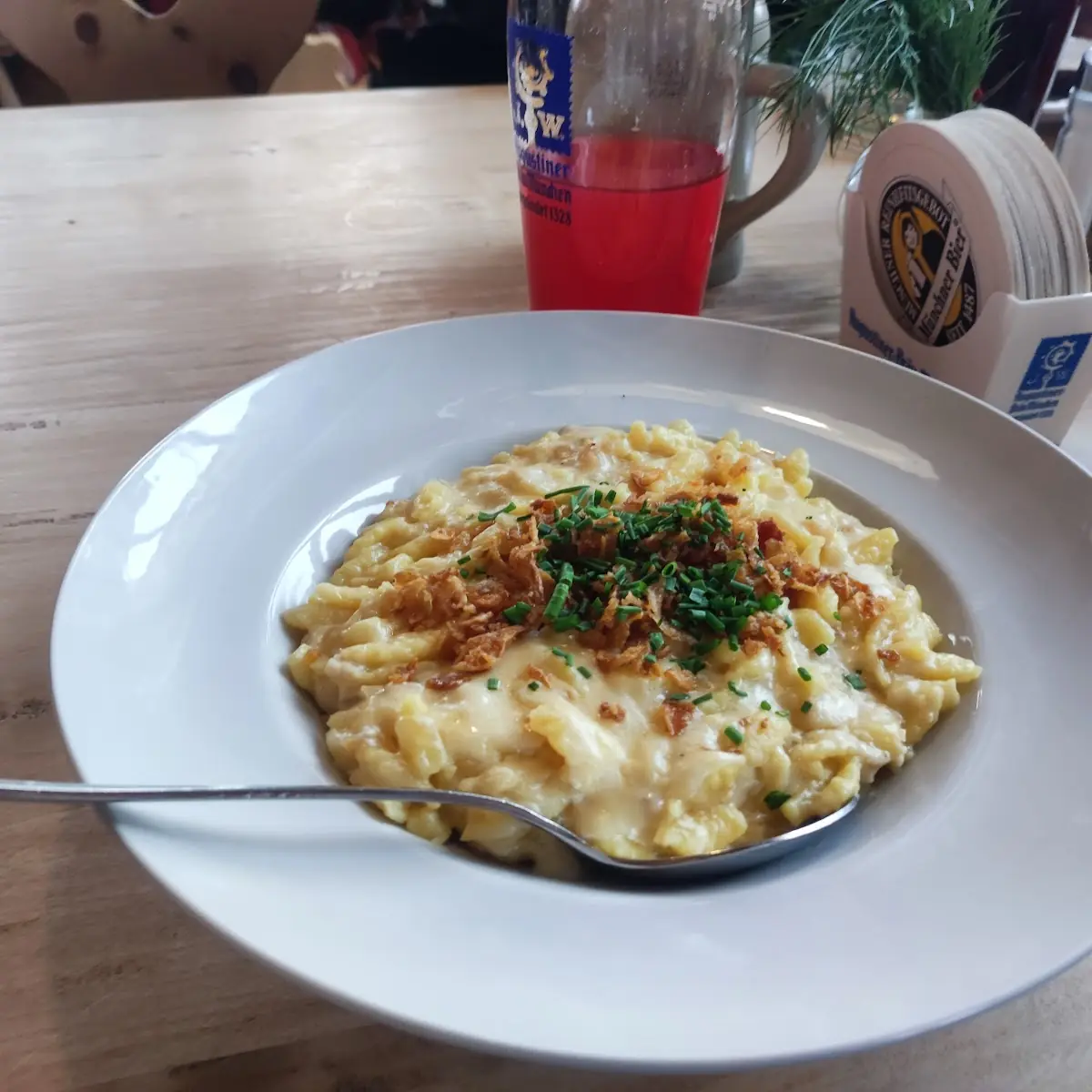 Gulasch Suppe Und Käse Spätzle