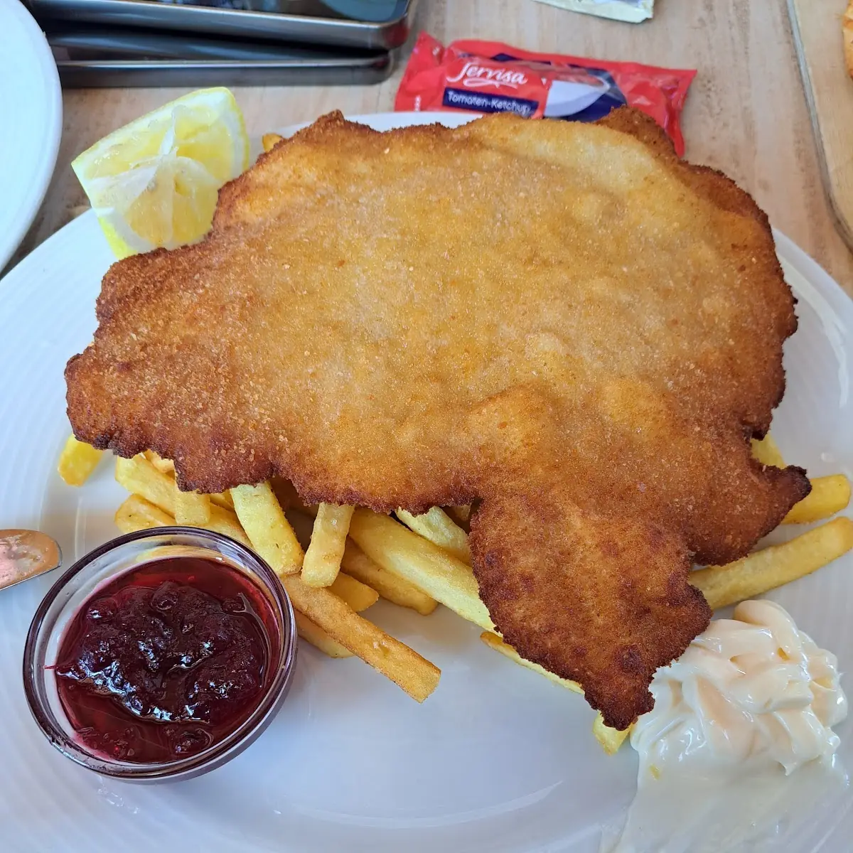 Wiener Schnitzel Mit Pommes