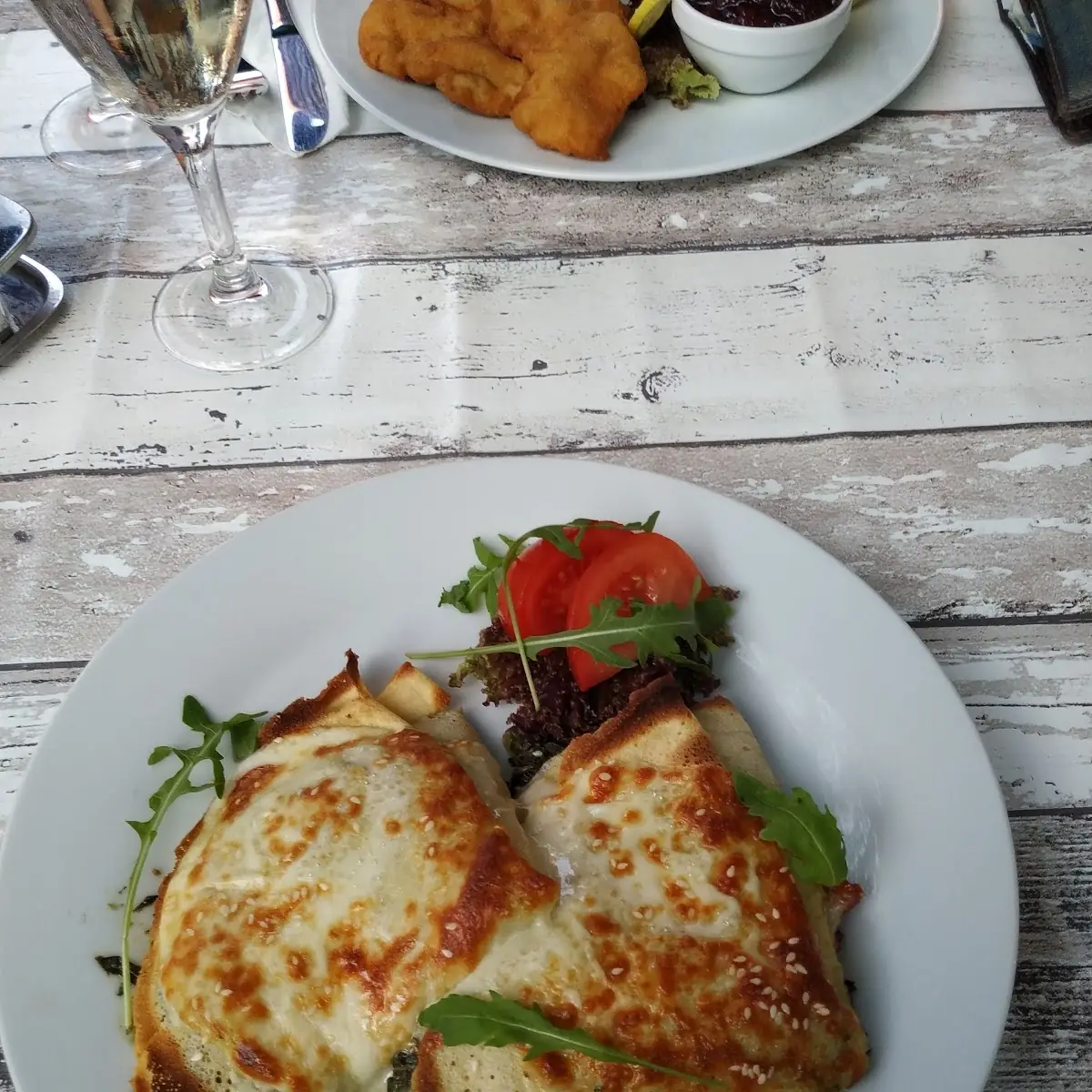 Gefüllte Palatschinken Mit Käse Und Babyspinat