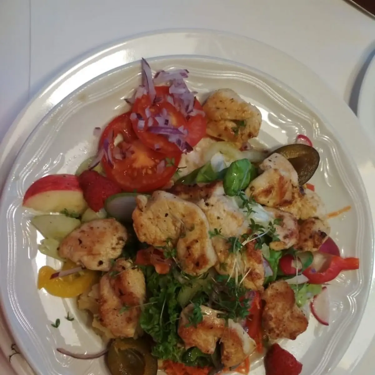 Gemischter Salat Mit Hühnerbruststreifen