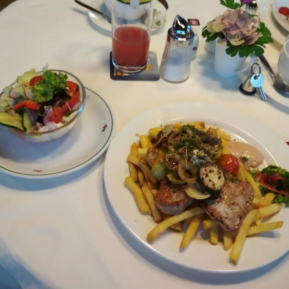 Grillteller Mit Gem Salat