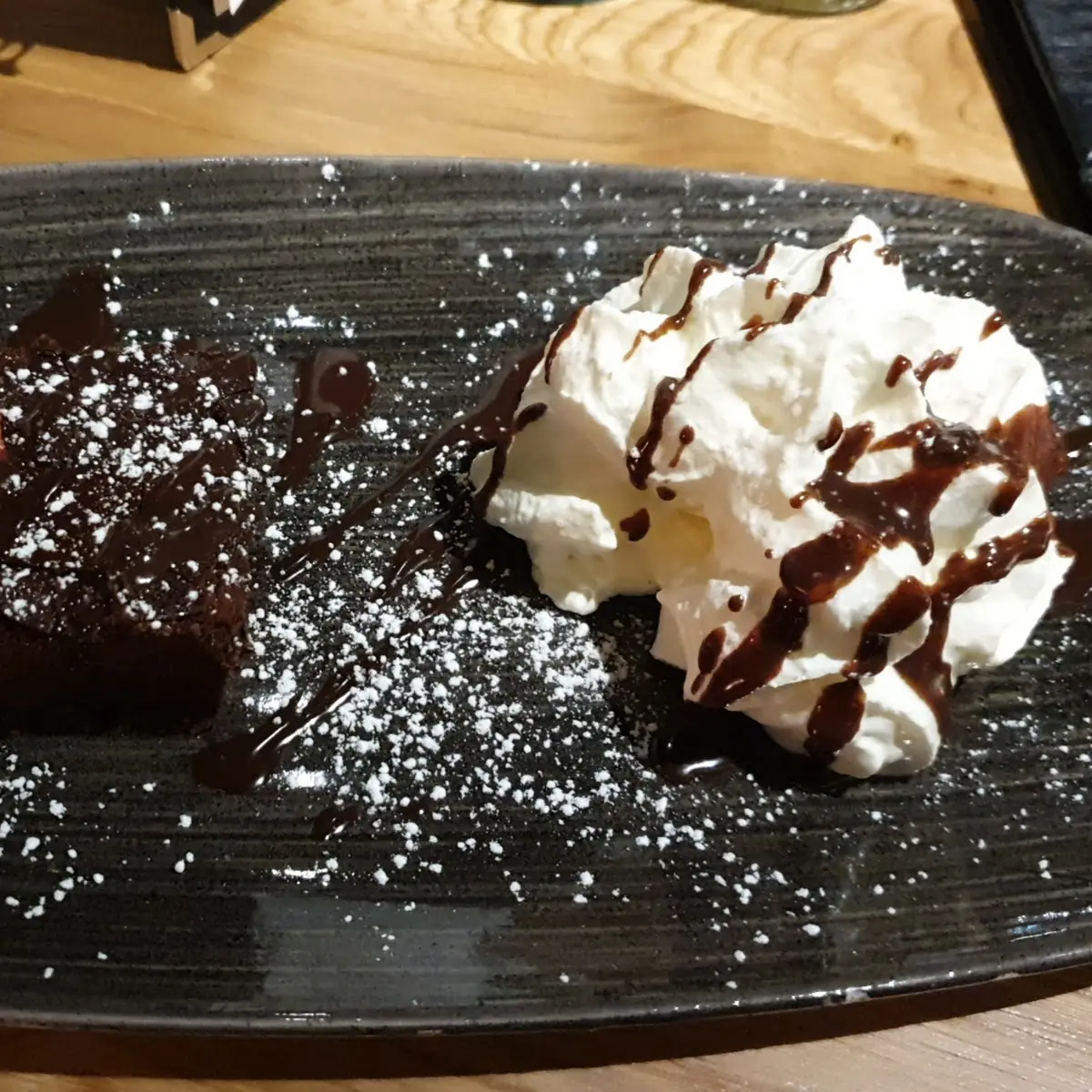 Hausgemachter Brownie Mit Eis