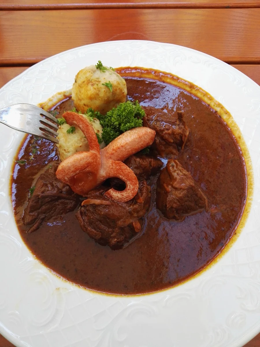 Biergulasch Mit Semmelknödel