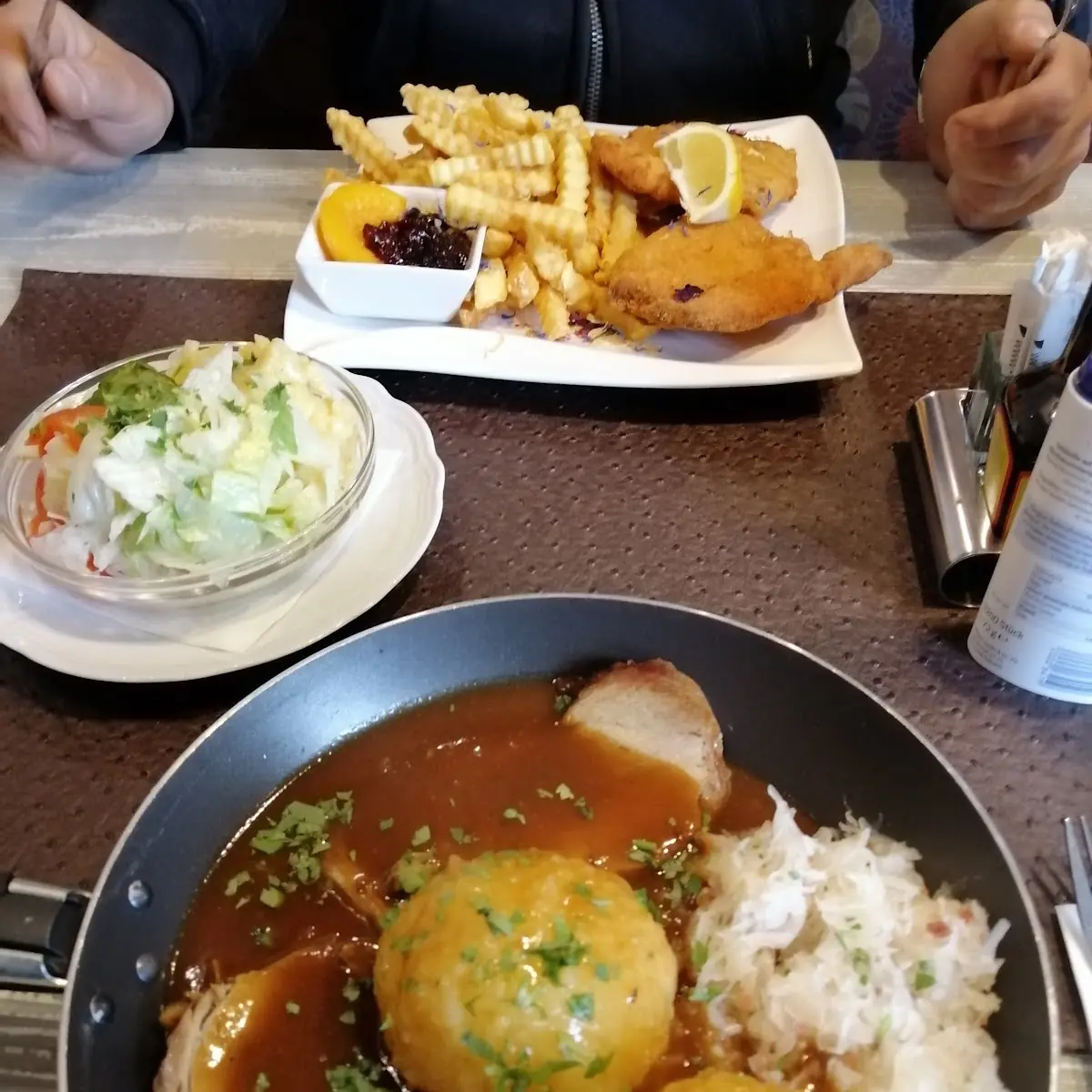Schweinebraten Mit Knödel Und Sauerkraut
