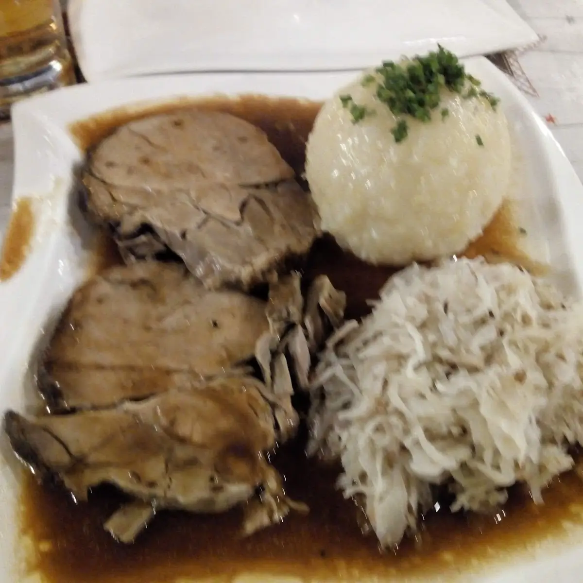 Schweinsbraten Mit Kraut Und Waldviertler Knödel