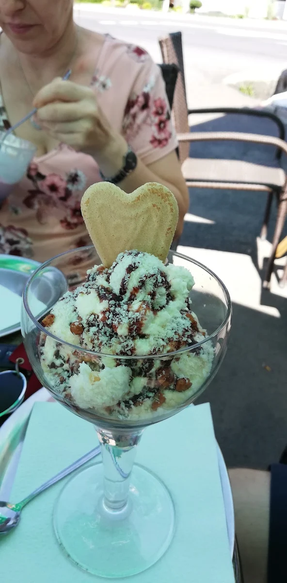Nussbecher