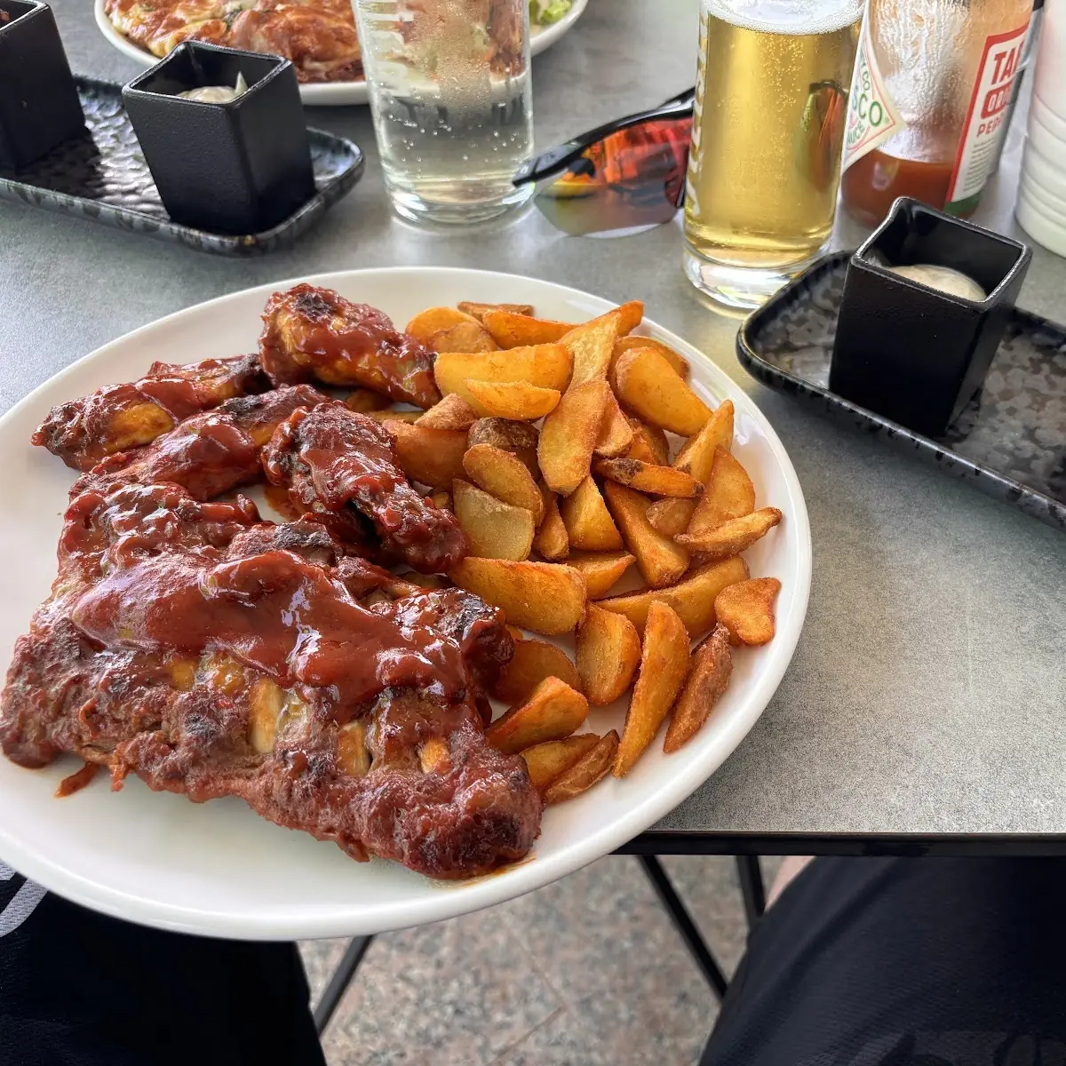 Ribs Und Wings