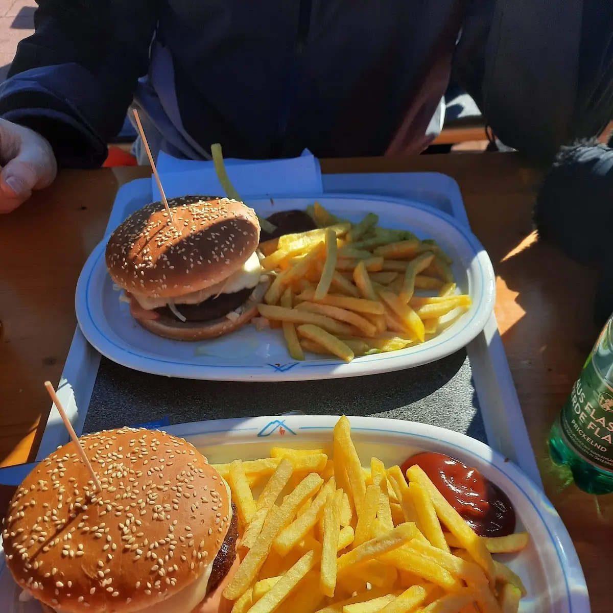 Cheeseburger Met Frietjes