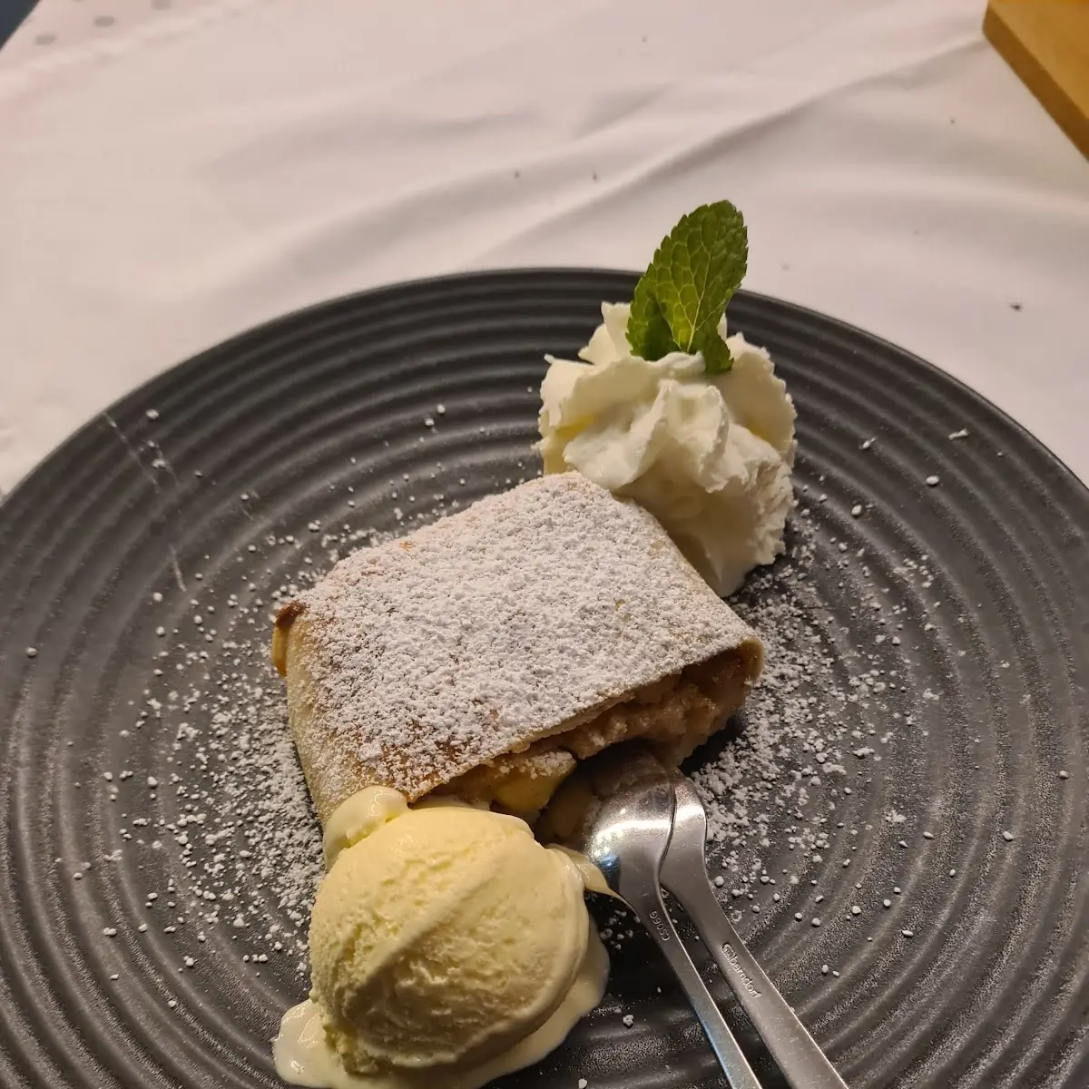 Apfelstrudel