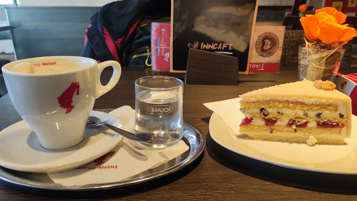 Cappuccino Und Marzipantorte