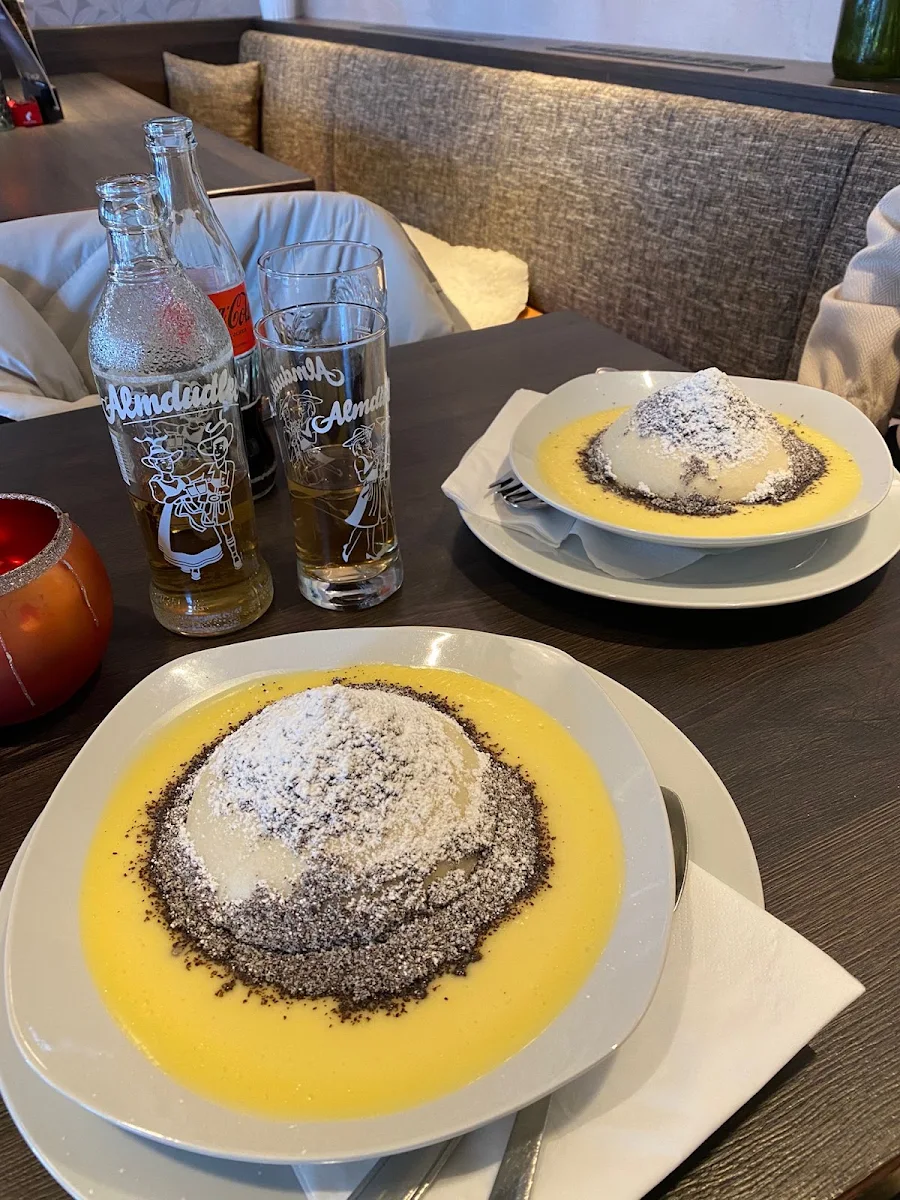 Germknödel Mit Vanillesauce Und Mohn