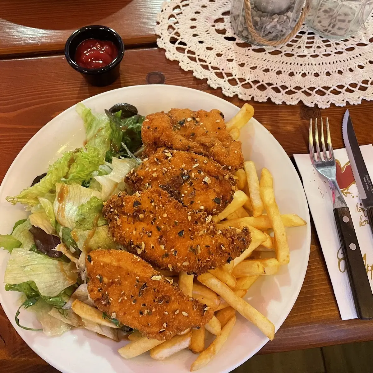 Backhendlsalat Mit Pommes