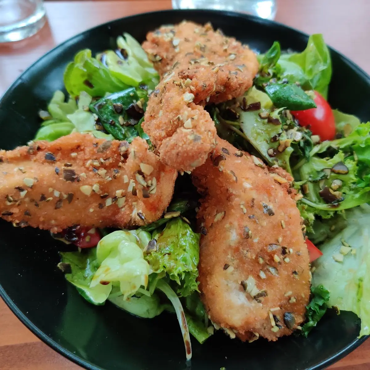 Steirischer Backhendlsalat In Kürbismantel Ohne Brot Serviert