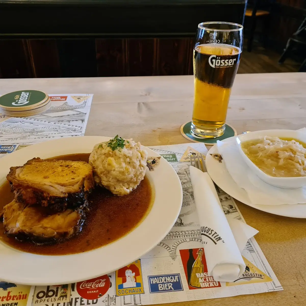 Schweinsbraten Mit Semmelknödel Und Sauerkraut