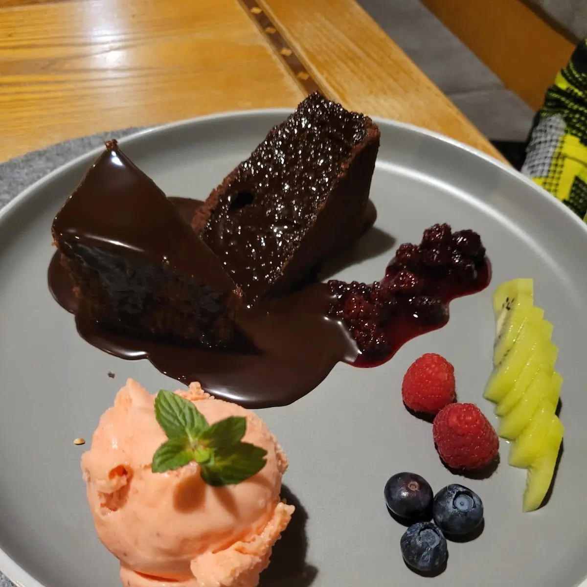 Lauwarmer Schokoladenbrownie