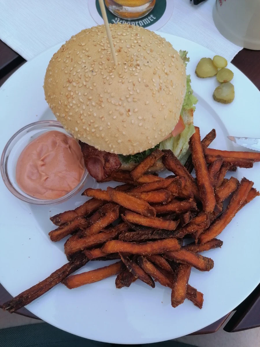 Cheeseburger Mit Süßkartoffelpommes
