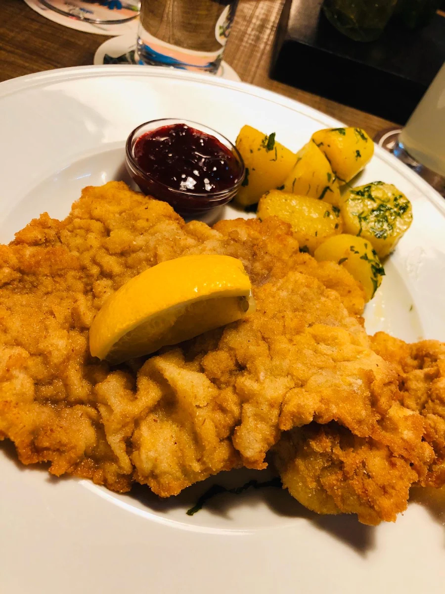 Wiener Schnitzel Vom Schwein Mit Petersilienkartoffeln