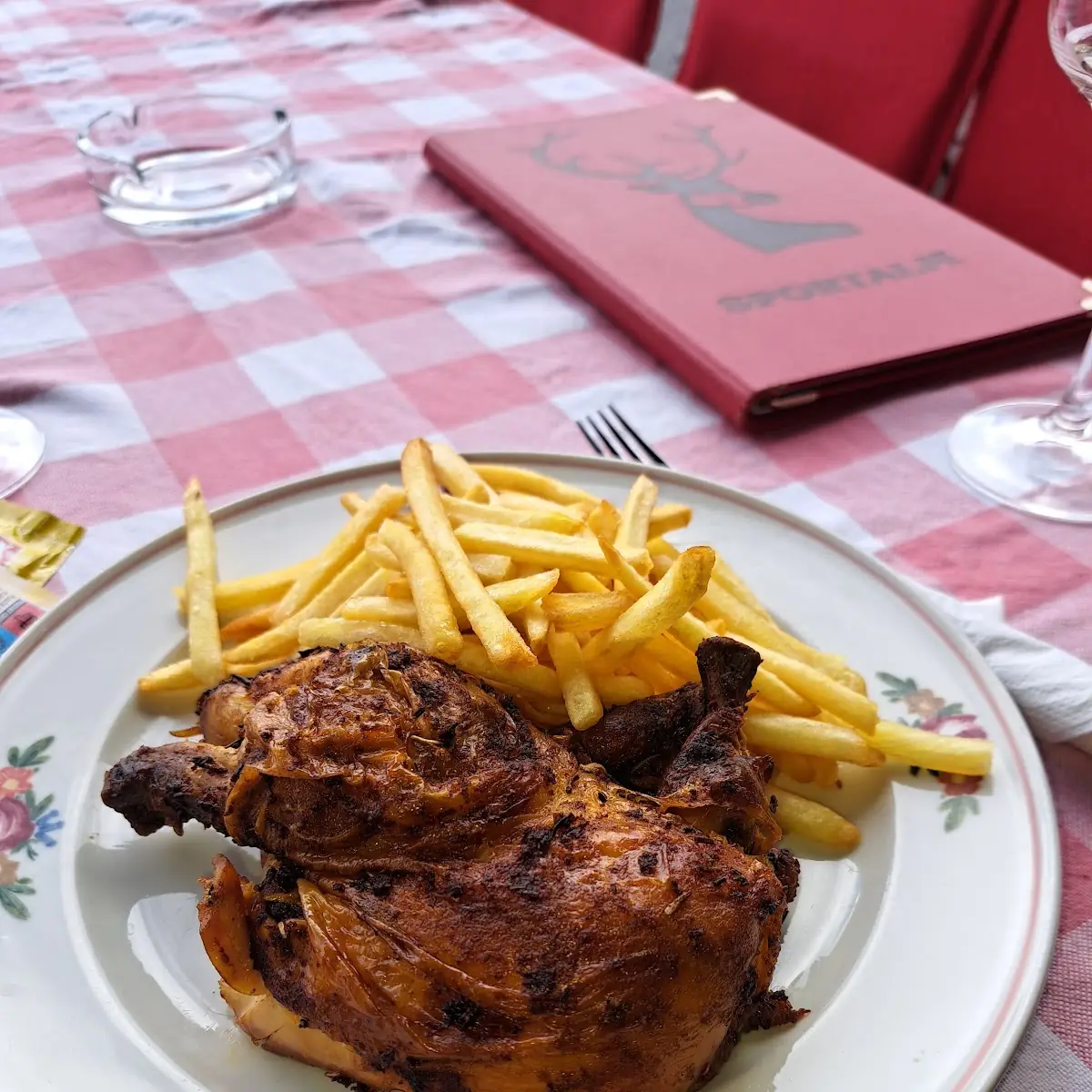Halbes Hähnchen Mit Pommes