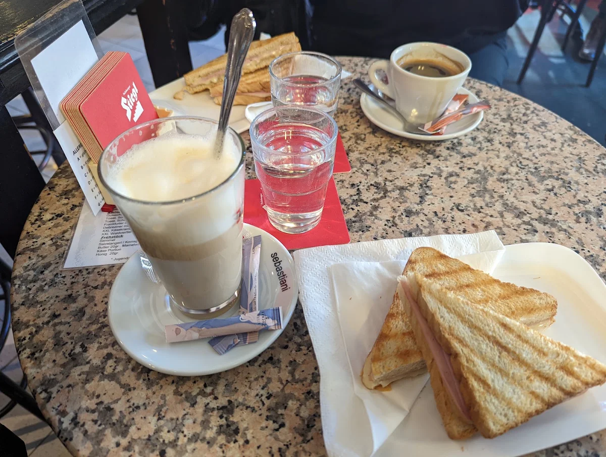 Latte Und Schinken Käse Toast