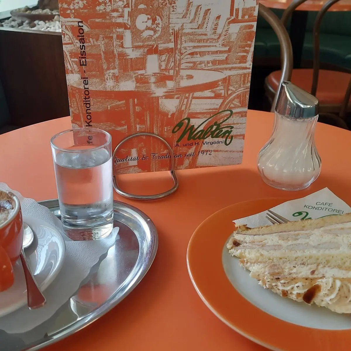 Cappuccino Und Torte