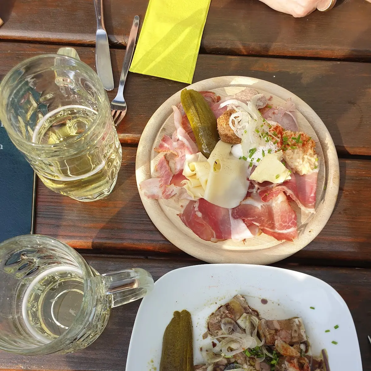 Vesperteller Und Rindfleisch Mit Steirischem Traubenkernöl