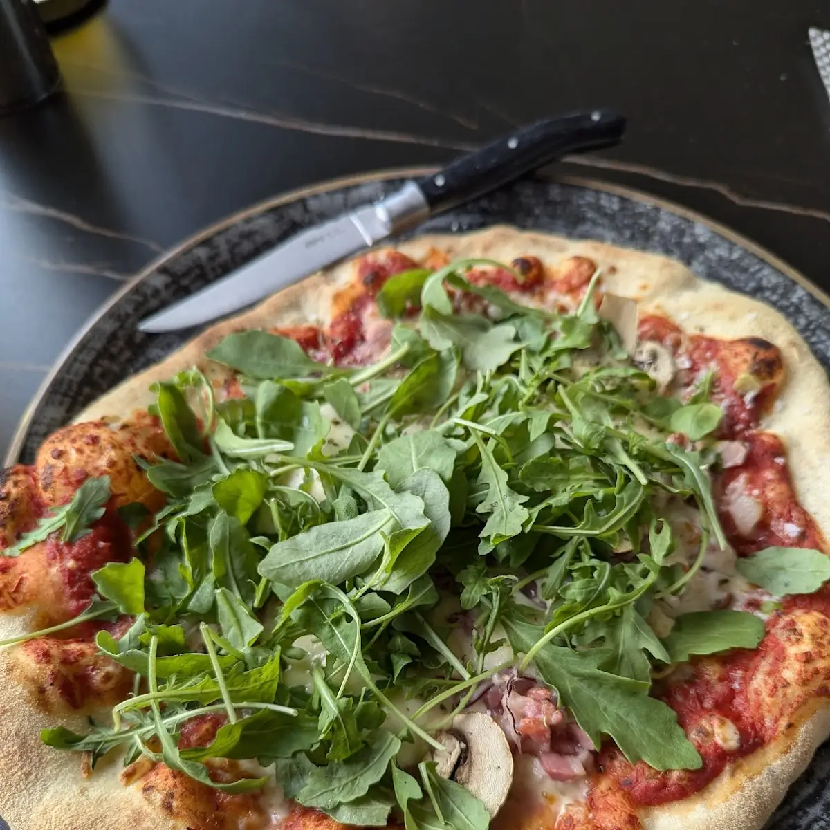 Pizza Holzhauer Mit Rucula