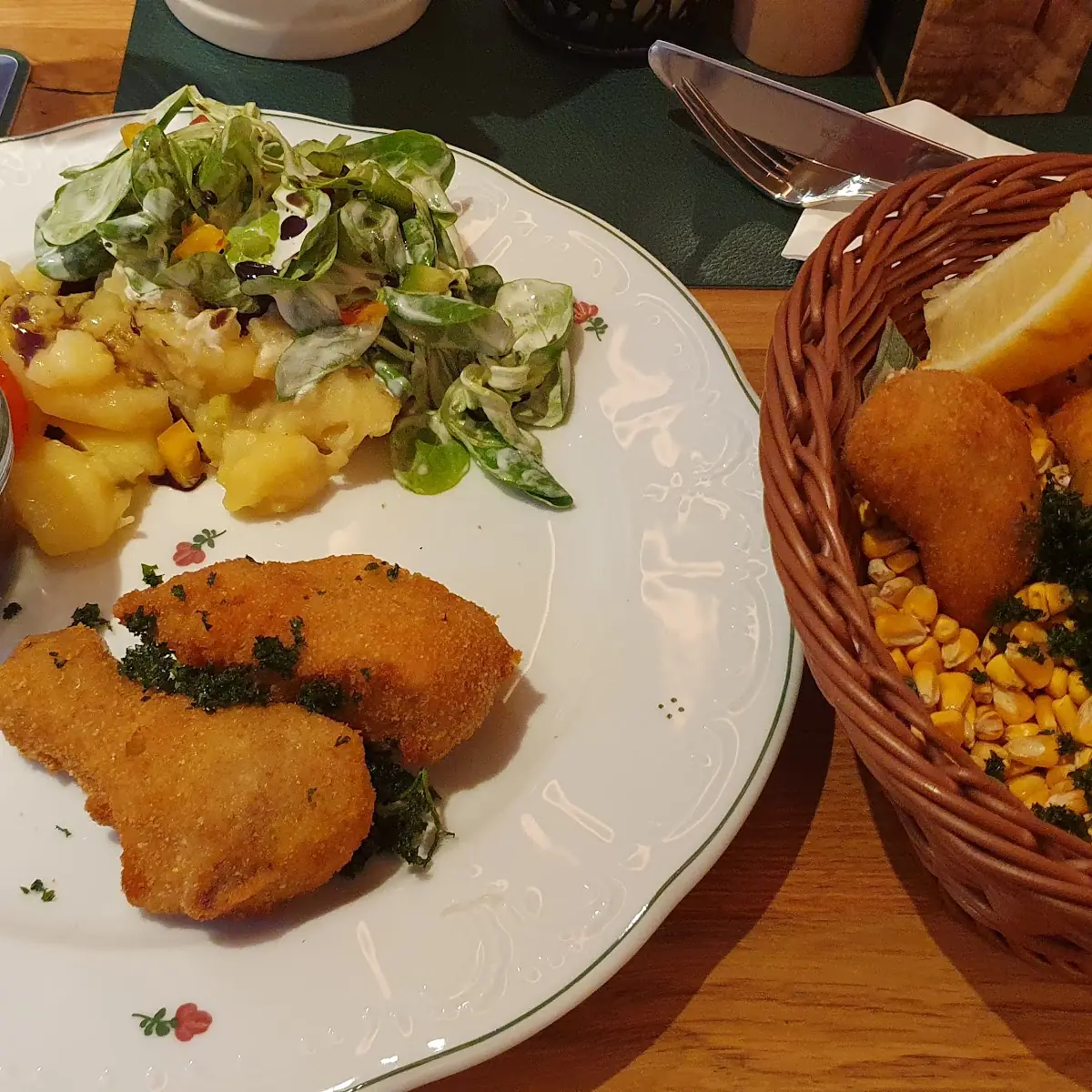 Backhendl Mit Vogerlsalat