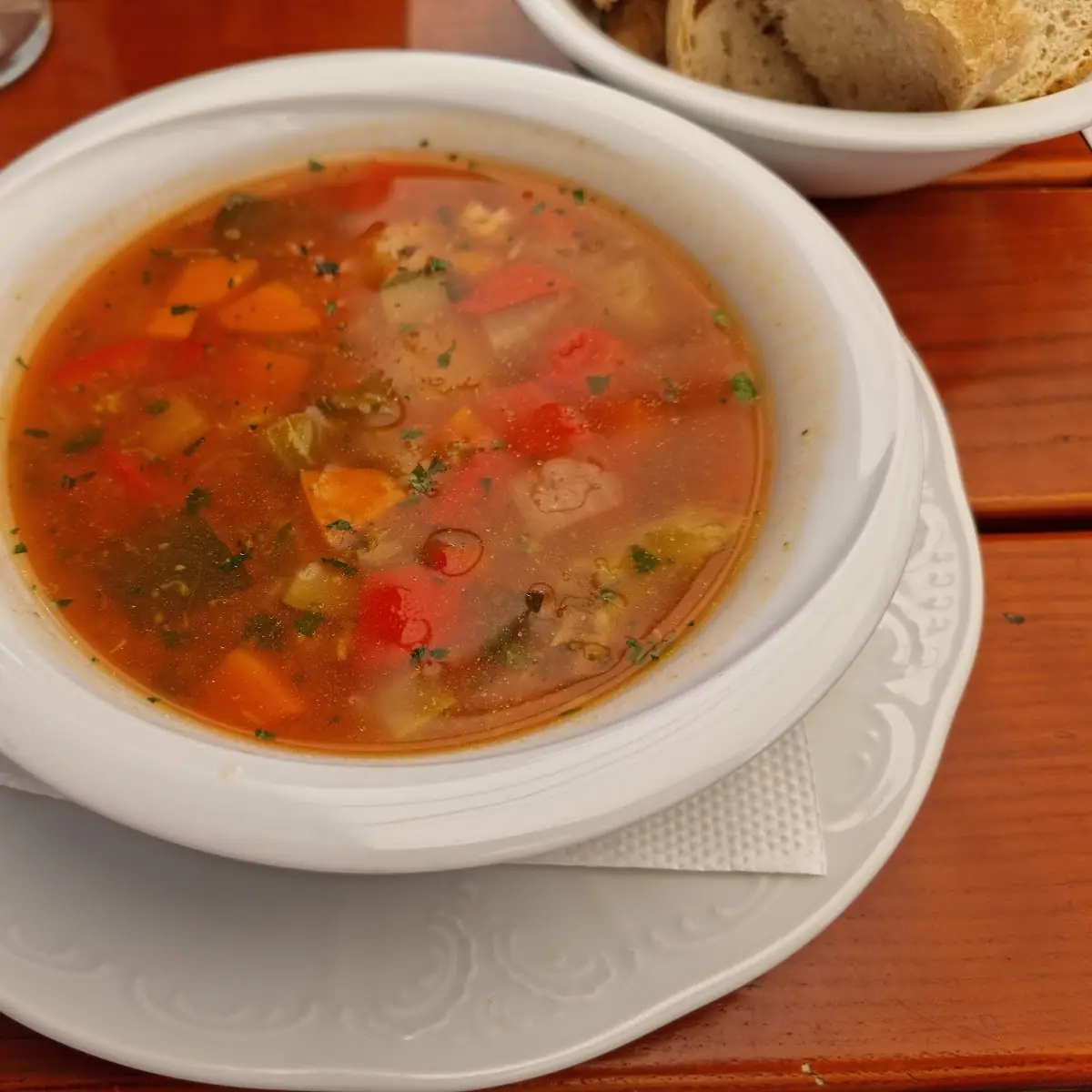 Minestrone Eine Gehaltvolle Suppe Aus Italien