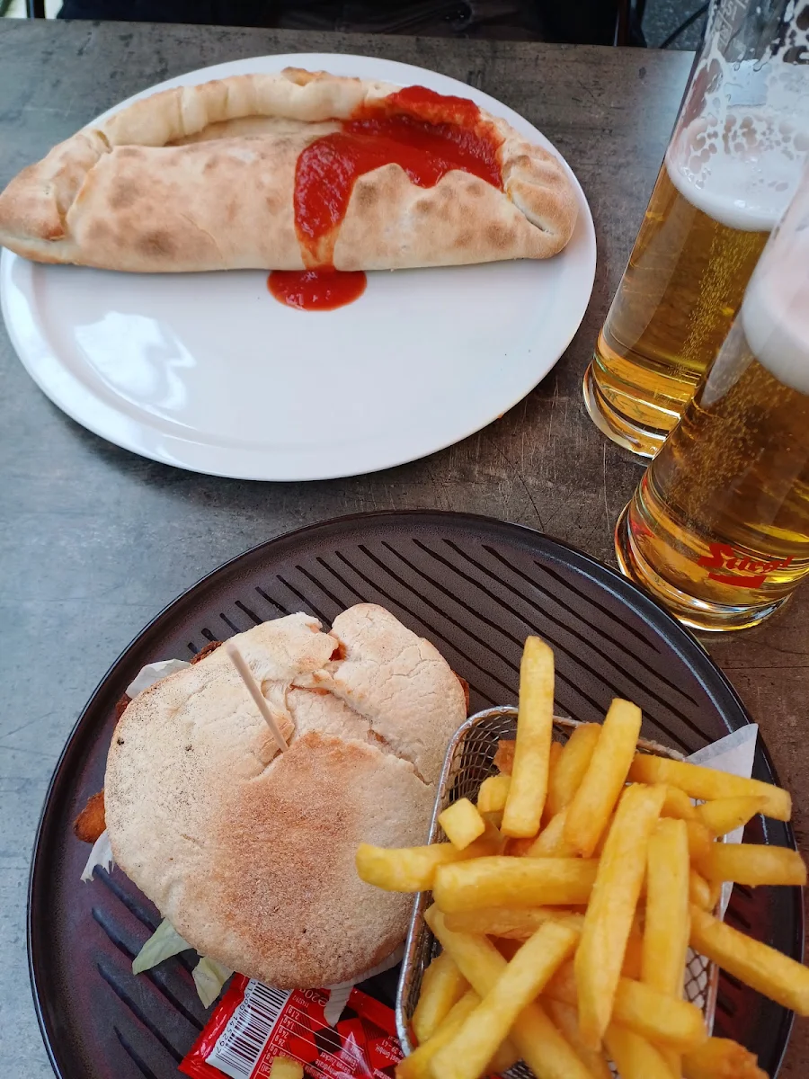 Schnitzelburger Mit Pommes