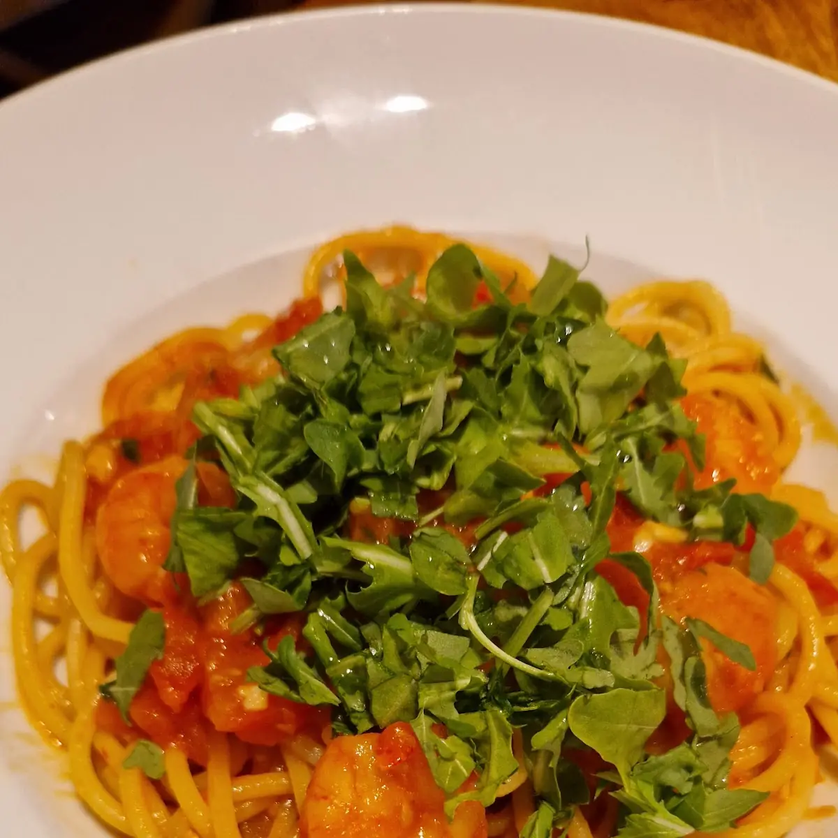 Hausgemachte Nudeln Mit Tomaten Und Garnelen
