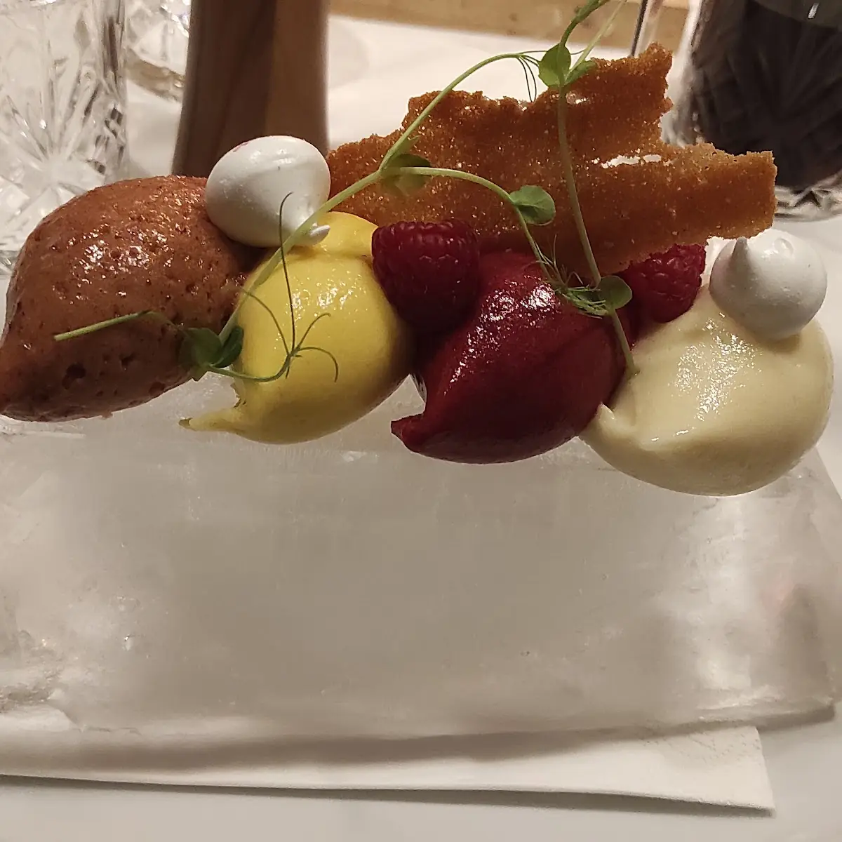 Sorbet Variation Am Eisblock