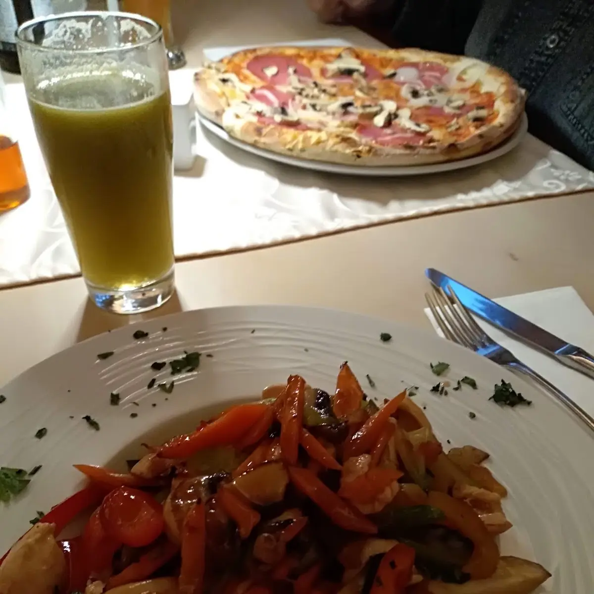 Huhn Aus Dem Wok Mit Gemüse Und Reis