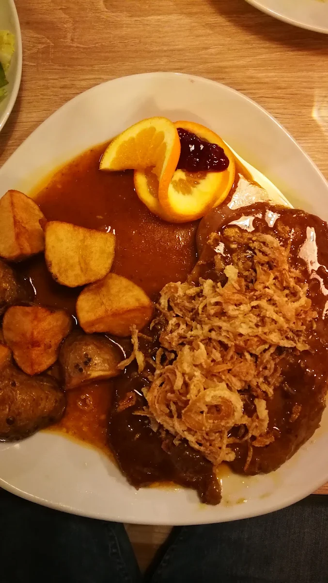 Zwiebelrostbraten Mit Bratkartoffeln
