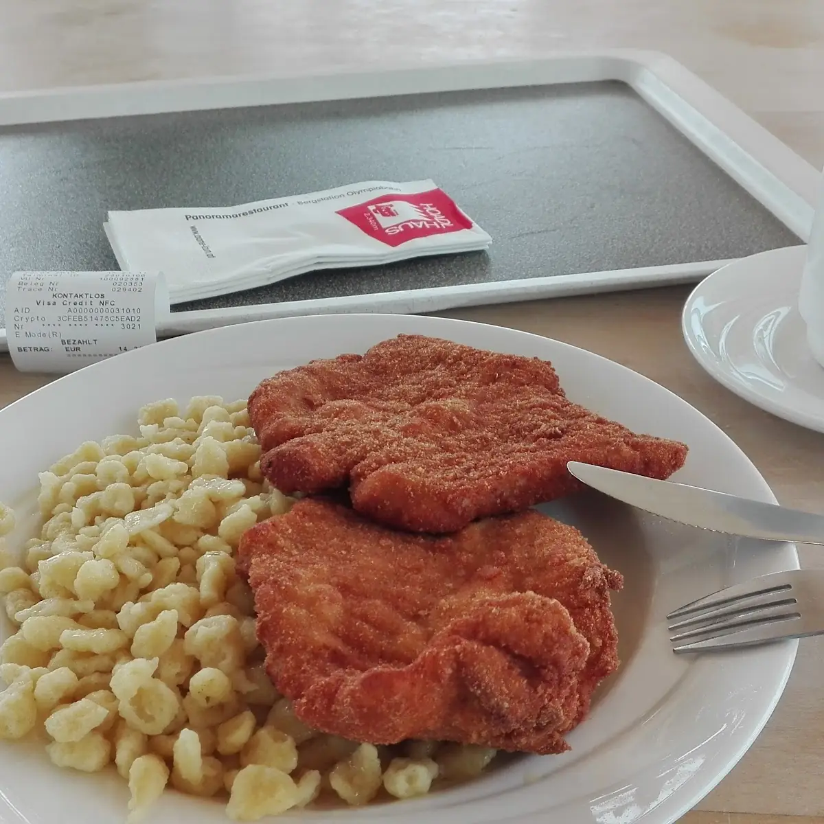 Hünzerl Schnitzel Mit Butterspätzle
