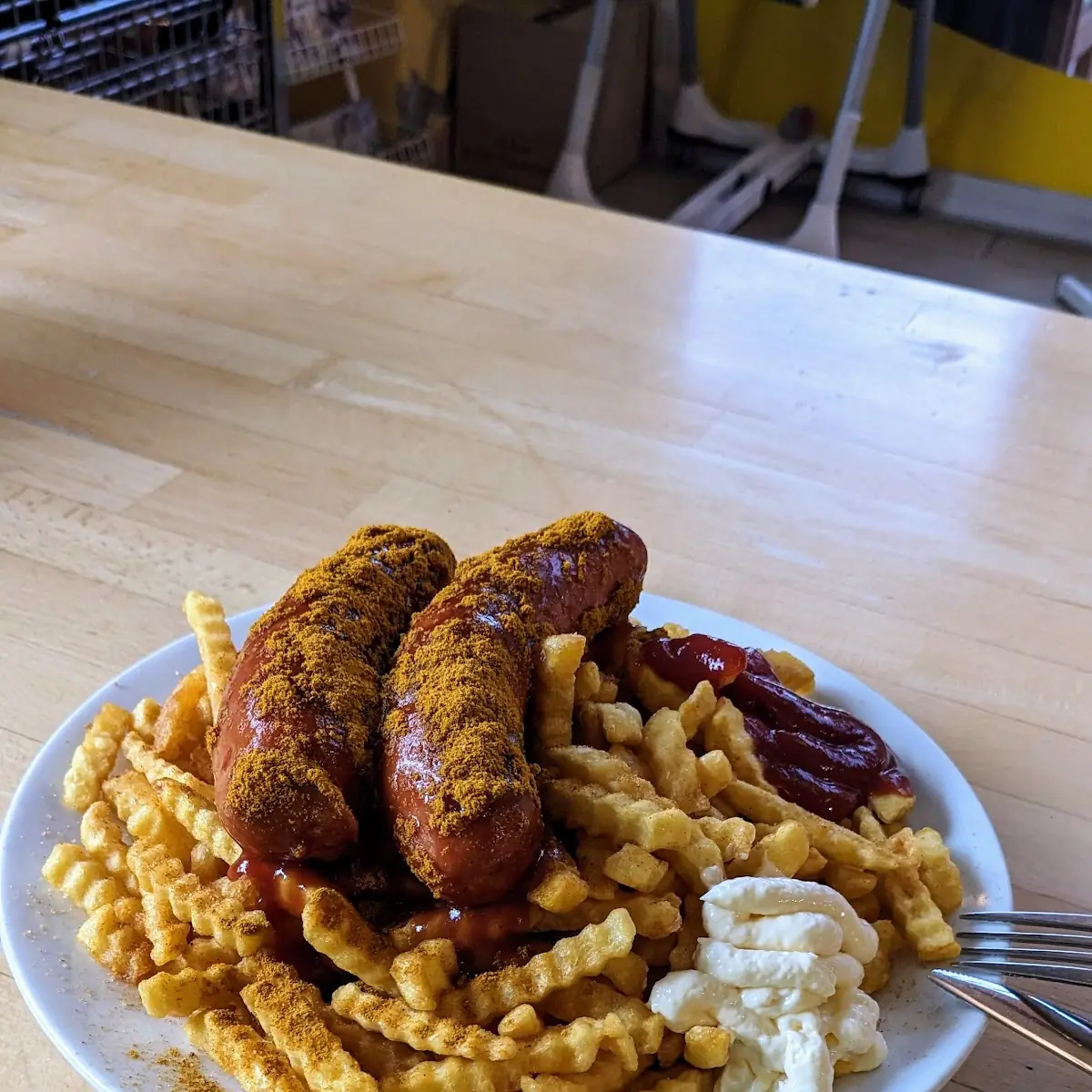 Currywurst Mit Pommes Frites