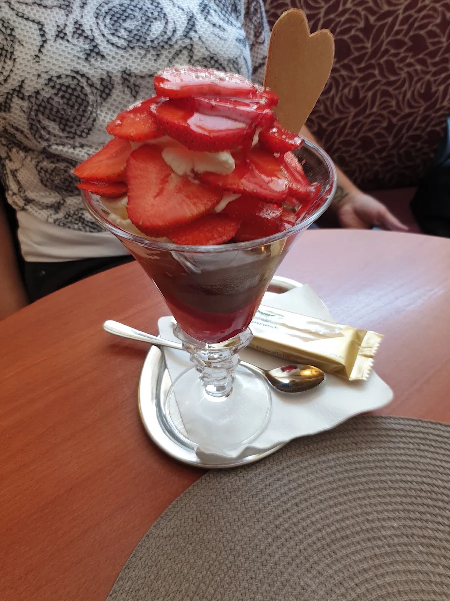 Erdbeerbecher