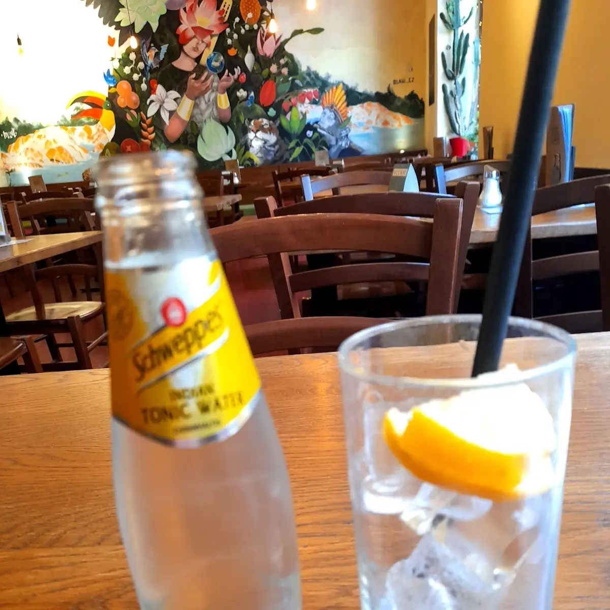 Gusto Giusto Kl Espresso Mit Zitrone & Schweppes Tonic Mit Eis & Zitrone