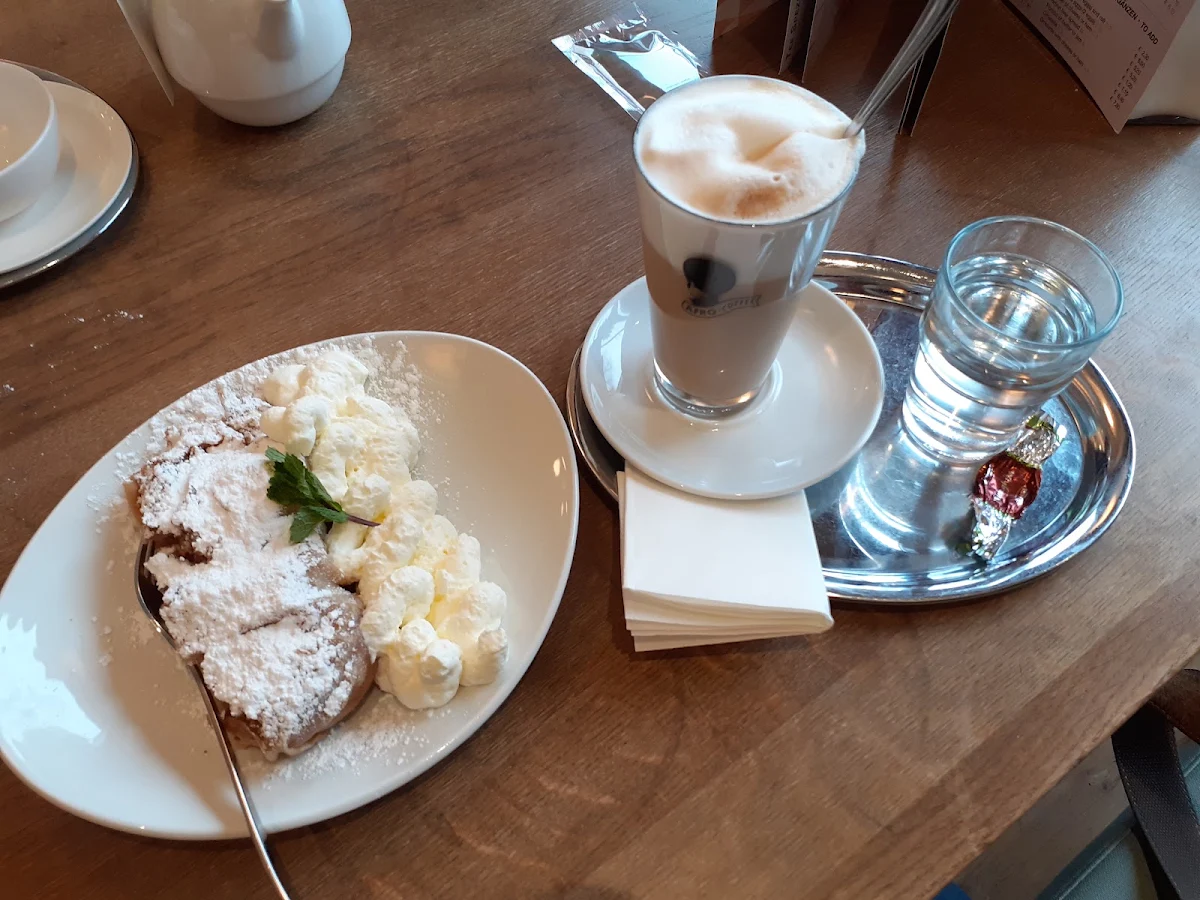Cappuccino And Apfelstrudel
