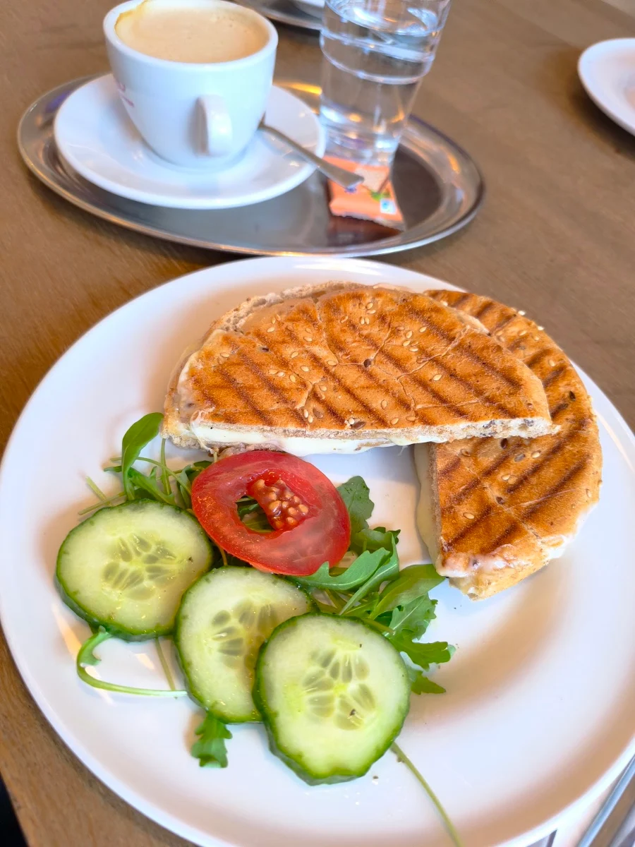 Schwarzbrot Toast