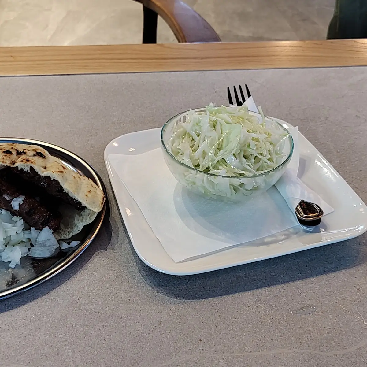 Ćevape Mit Krautsalat