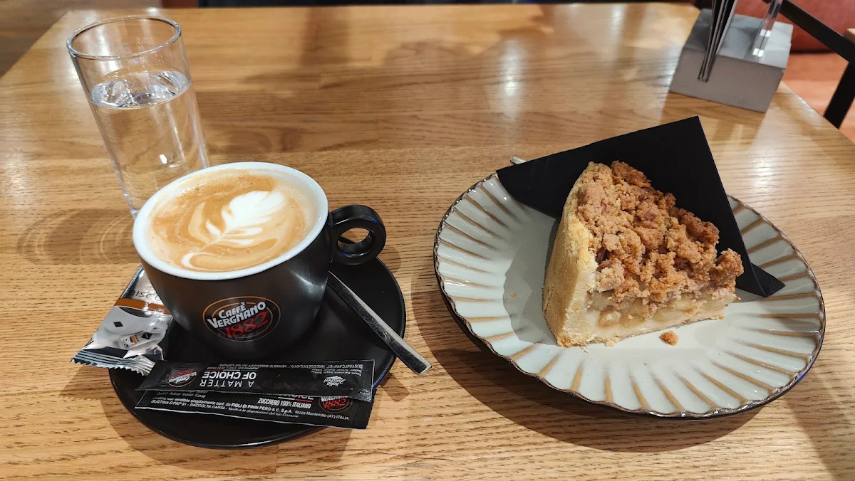 Cappuccino Und Apfelkuchen
