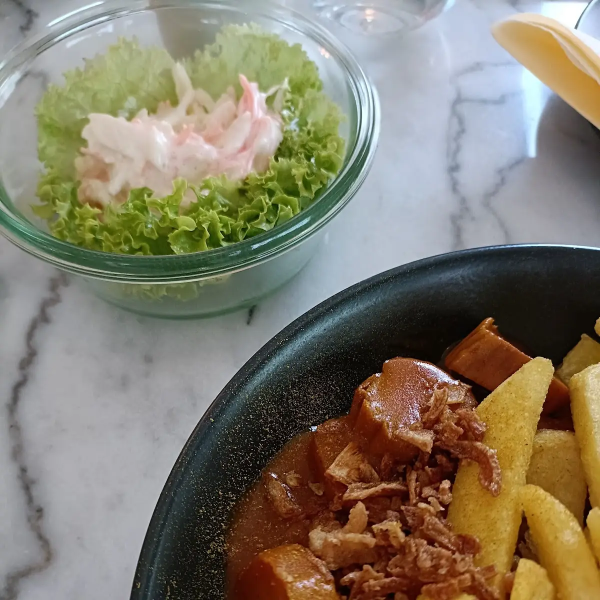 Currywurst Mit Pommes Frites