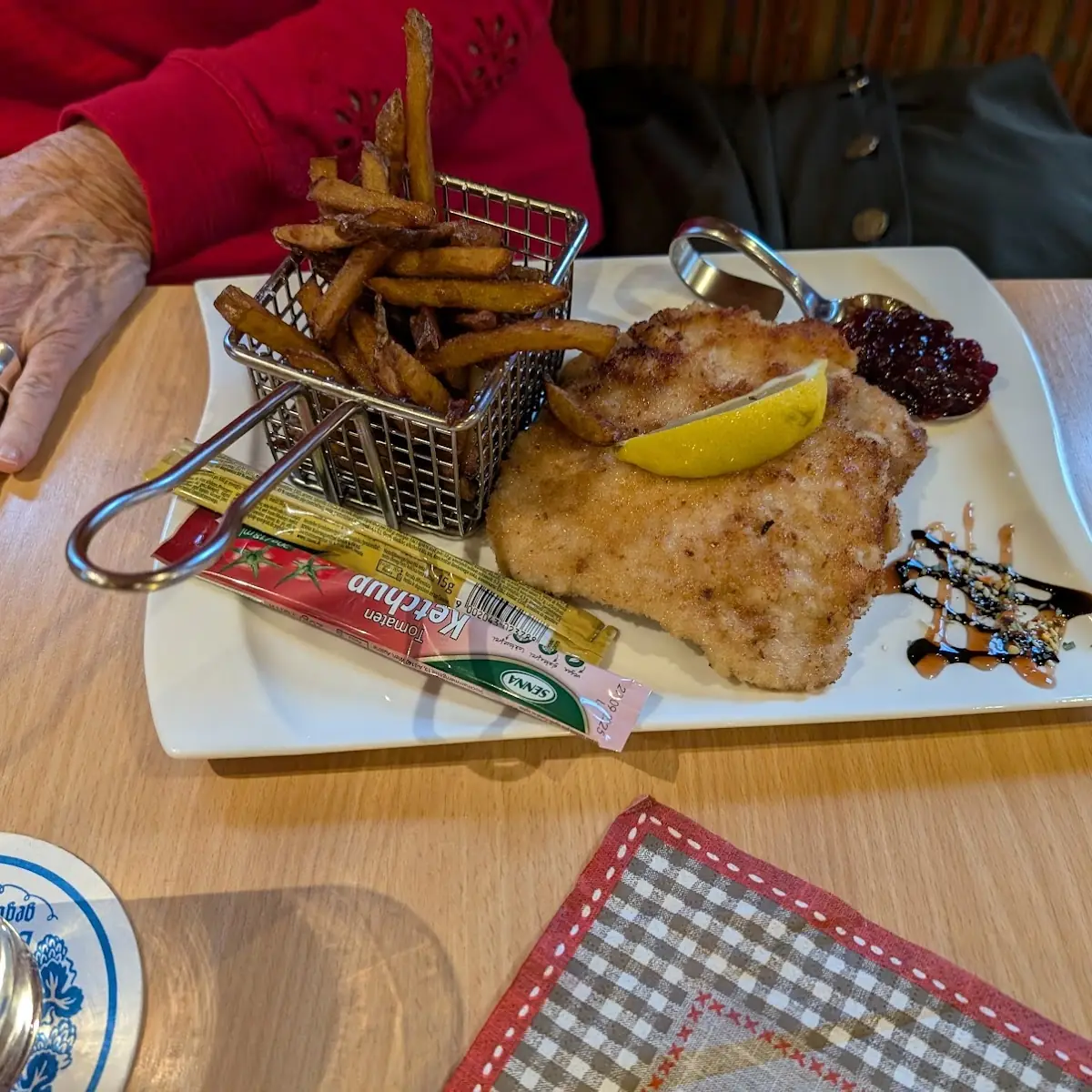 Schnitzel Mit Käsespätzle