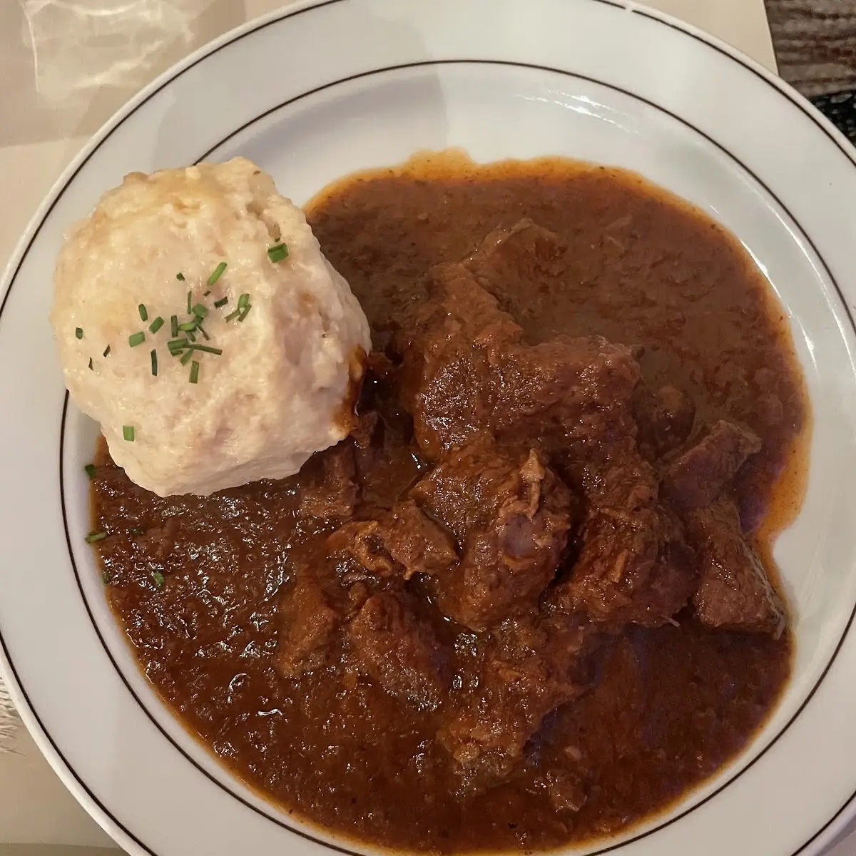 Gulasch Con Gnocco Di Pane