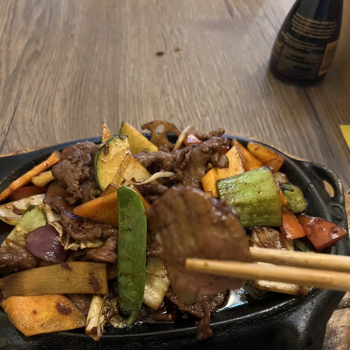 Szechuan Beef Auf Gußeisenplatte
