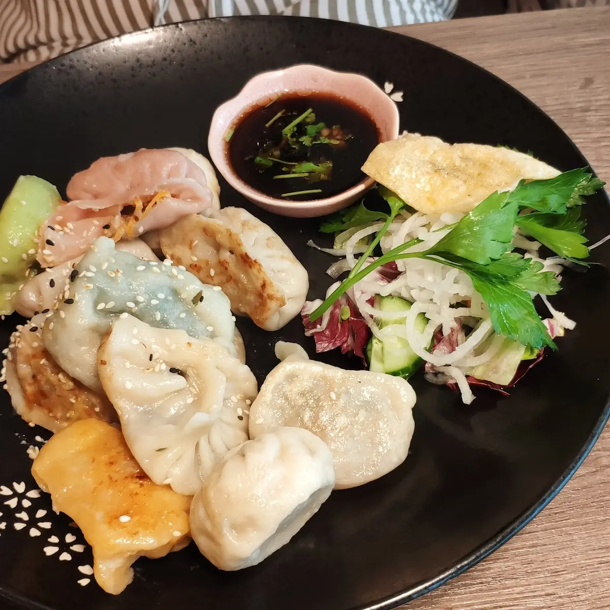 Teigtaschen Mit Shitakepilzen Karotten Tofu Und Erdnüssen