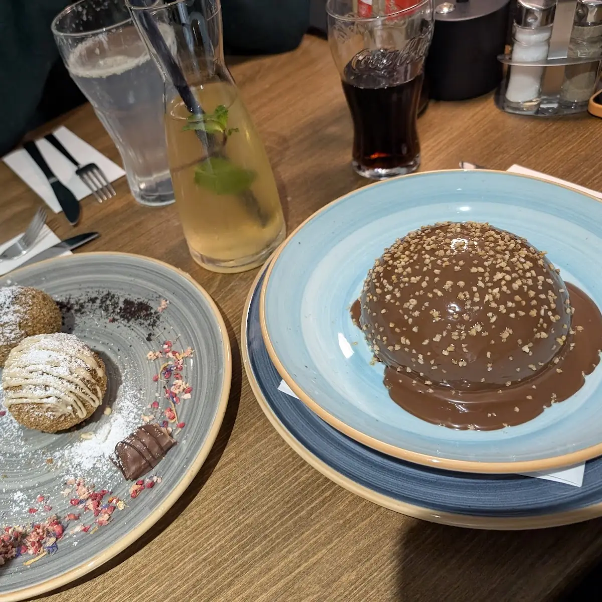 Germknödel Schokosauce Krokant Kinder Bueno Und Oreo Schokolade