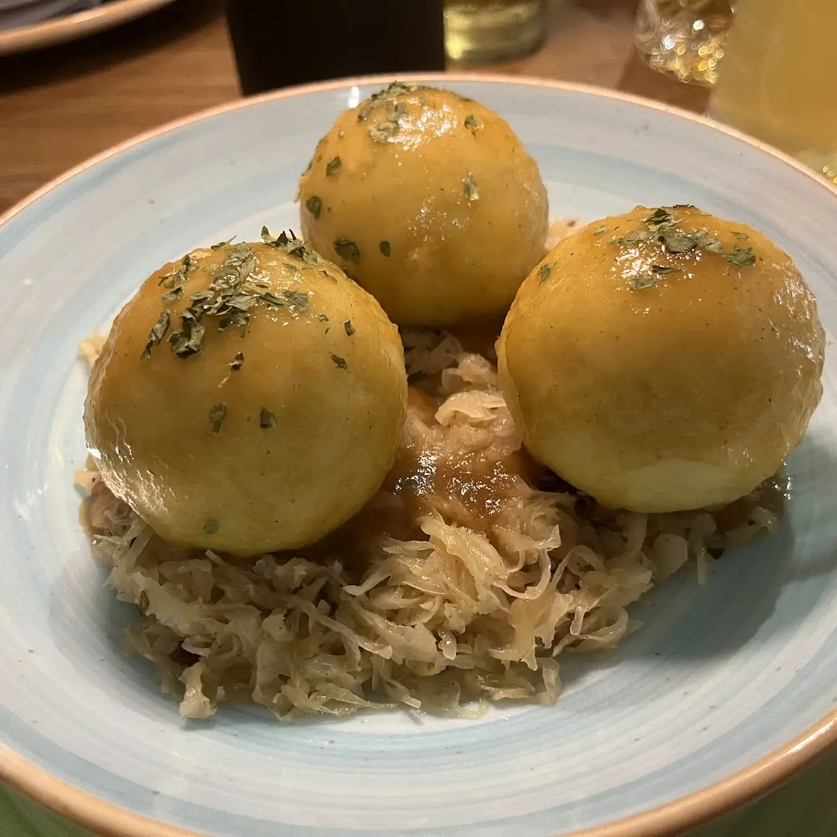 Grammelknödel Mit Sauerkraut