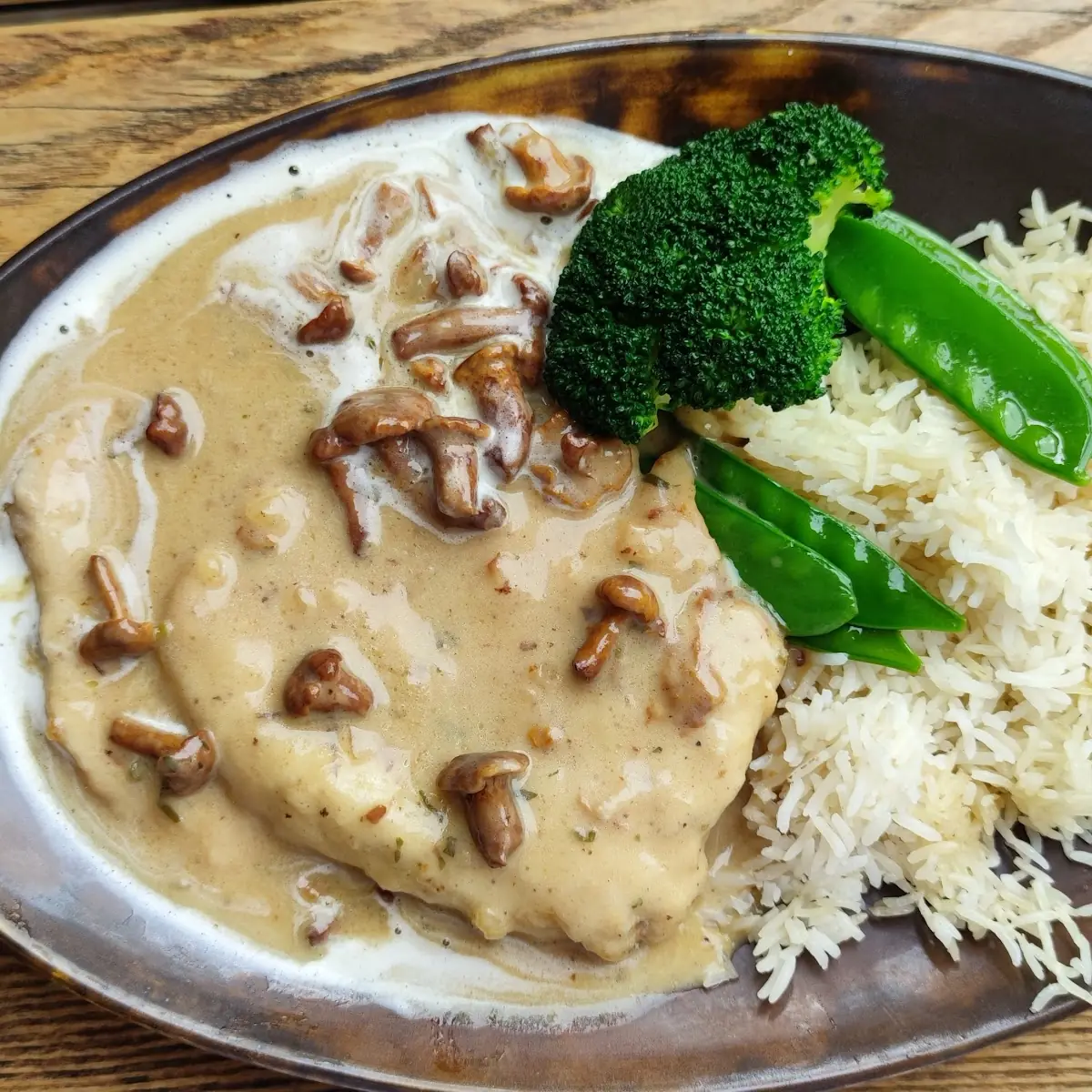 Naturschnitzel Vom Schwein Mit Eierschwammerl Sauce Und Reis