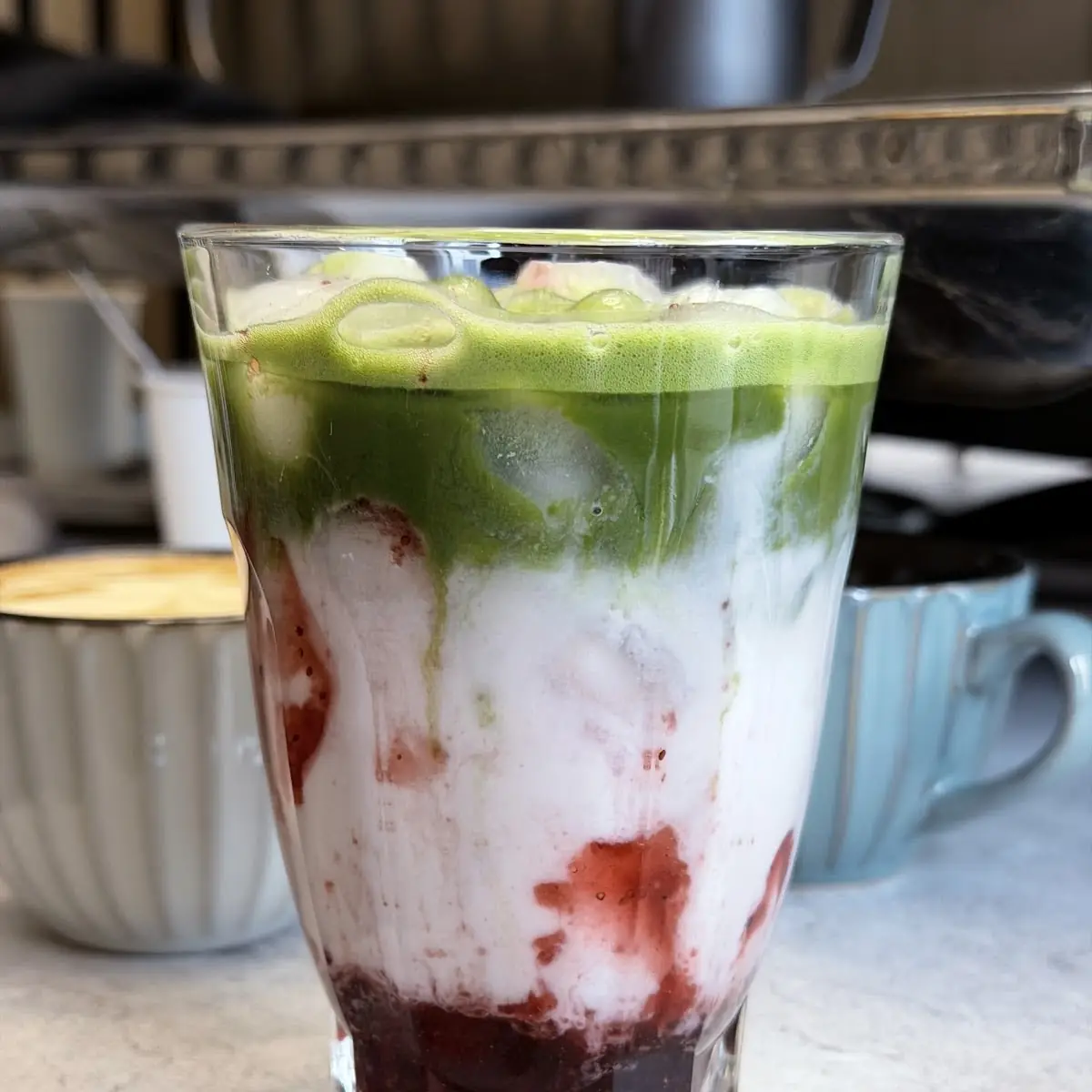 Matcha Latte Mit Erdbeeren